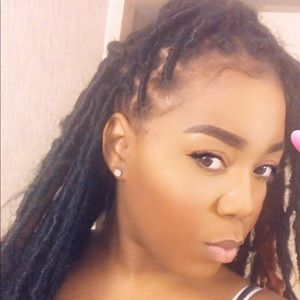 Meet your Posher, Raquelia